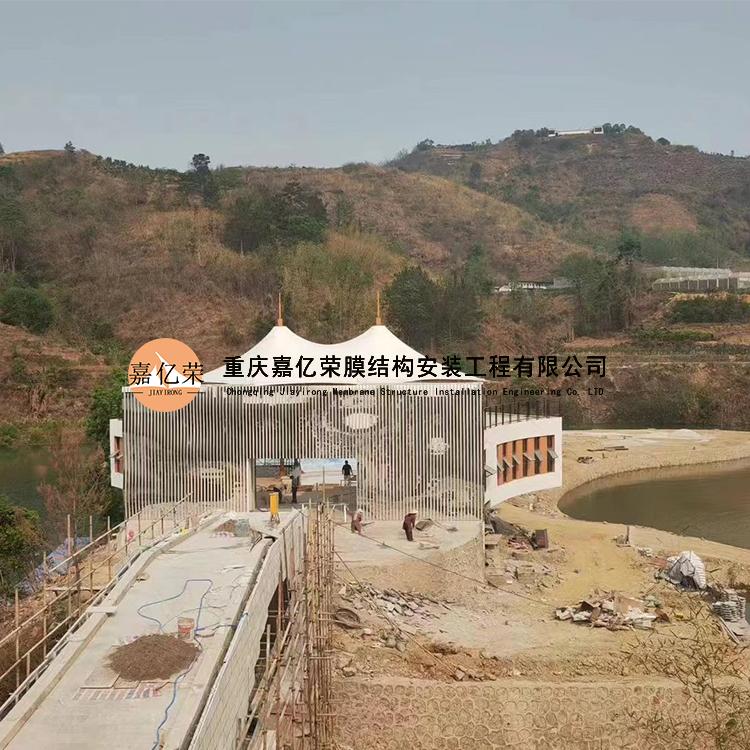 度假山莊膜結(jié)構(gòu)遮陽棚